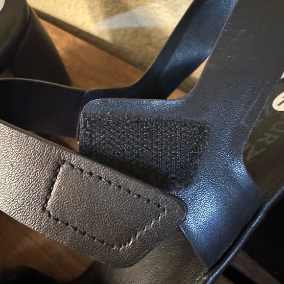 Naturalizer Glenn-Rise 2 Sandals Black New No Box some marks on heel Size 10 - Picture 9 of 11